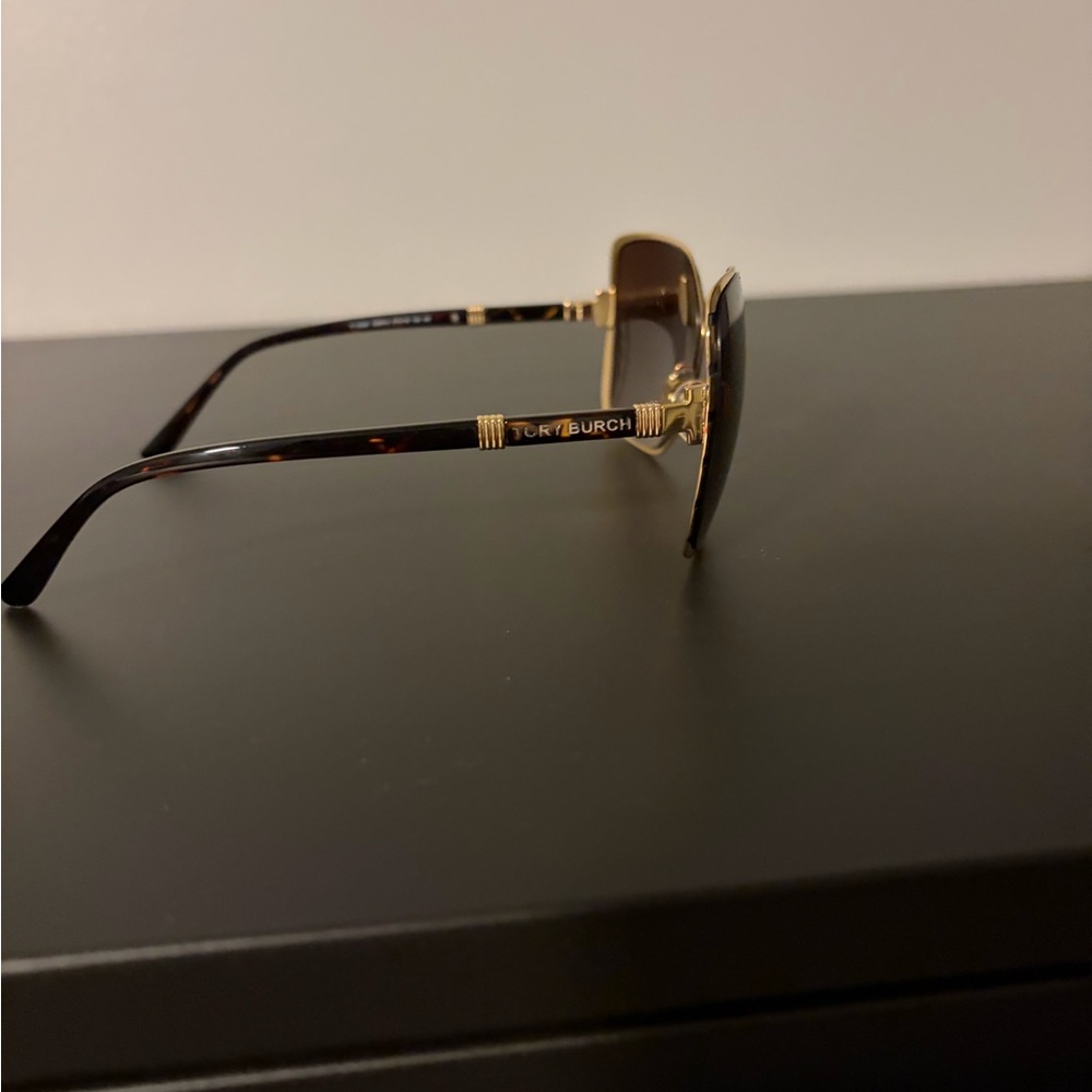 Tory Burch Gold Frame Black Gradient Lens Women's Sunglasses - Picture 10 of 11
